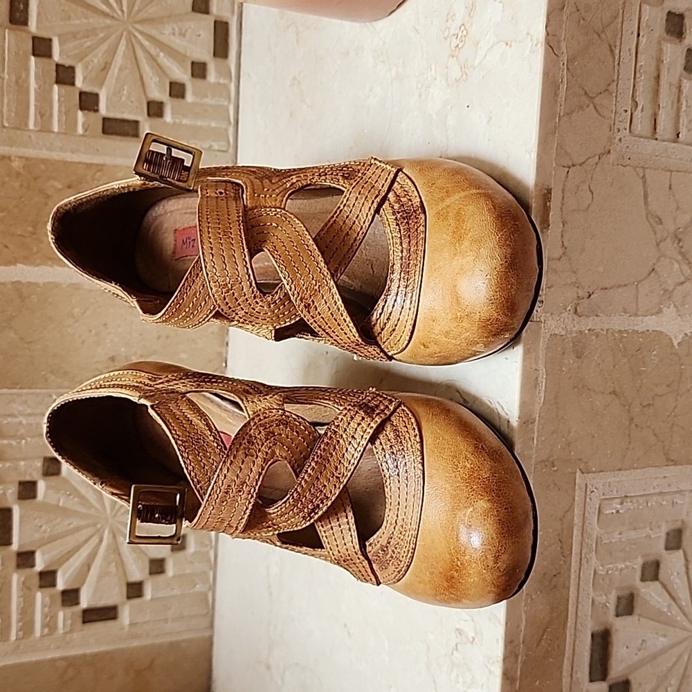 Heels - Picture 2 of 3